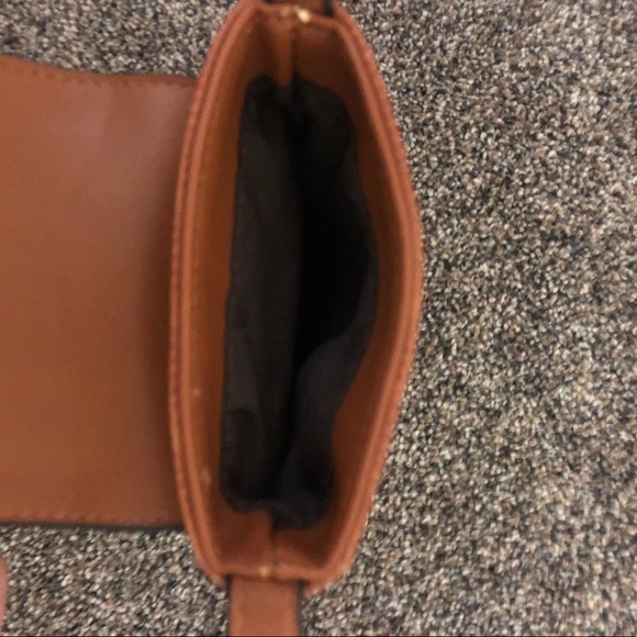 MELLOW WORLD NWOT Vegan Leather Studded Cell Phone Crossbody. - Picture 9 of 10